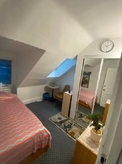 TORONTO, CLEAN UPSCALE FURNISHED ROOM FOR STUDENTS Image# 2