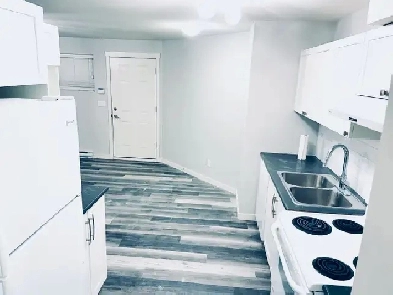 CLEAN, BRIGHT AND QUIET - NEWLY UPDATED 2 BED/1 BATH Image# 1