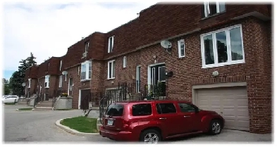 = 4 bed townhouse, walkout bsmt, indoor parking & backyard = Image# 1