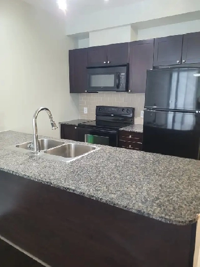1 bedroom condo next to Square One Mall in Mississauga Image# 11