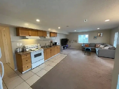 JUNE 1, 2 BDRMS   LARGE DEN/ OFFICE WITH 1.5 BATHS COLLEGE HGHTS Image# 7