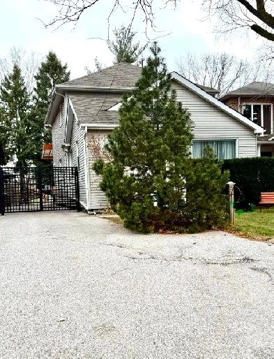 Basement studio apartment for lease. Image# 7