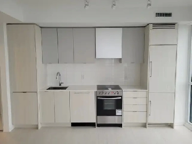 1  1  Corner Unit Condo $2600/month w/Parking Image# 4