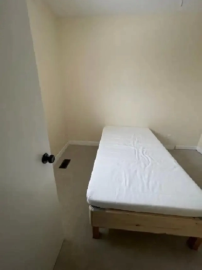 private room for rent Image# 5
