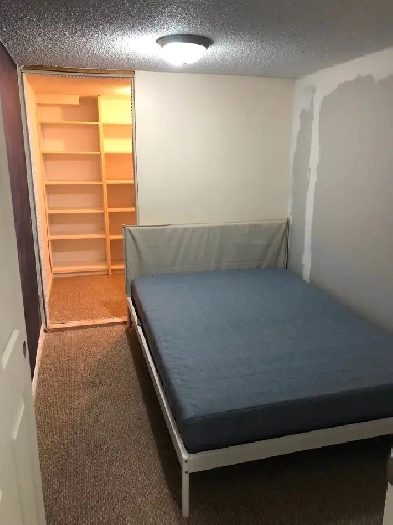ROOM WITH LARGE DEN GREAT/SAFE AREA NORTH YORK BATHURST/STEELES Image# 3