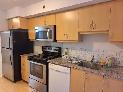 1 Bedroom Condo Near Bathurst & Lawrence Image# 2