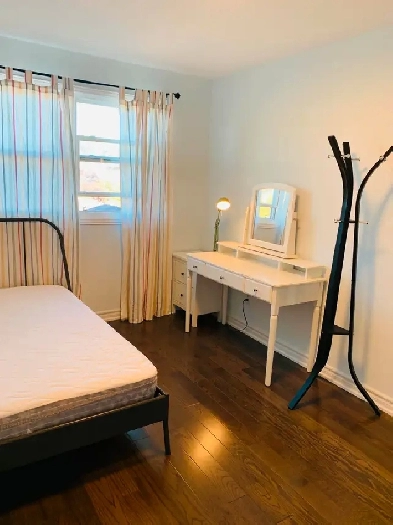 Square One, UTM, An upstairs room with private washroom, parking Image# 3