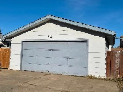 Double Car Garage for Storage NW Edmonton12243 142 Ave Image# 4