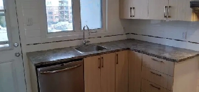 Vieux Longueuil près St-Charles - Disponible maintenant Image# 1