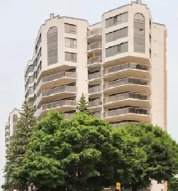 GRAND CONDO DE LUXE 4 1/2 Image# 2