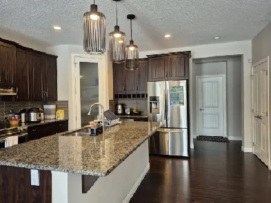 Single Family Front-drive house for rent Image# 10