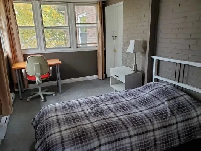 Métro Longueuil ___ Entrée privée ___ Propre et Paisible Image# 1