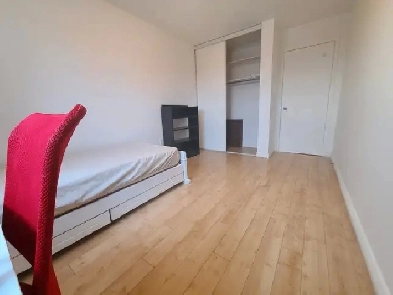 @ Scarborough Finch / Birchmount 2nd flr Master Bed room To Rent Image# 1