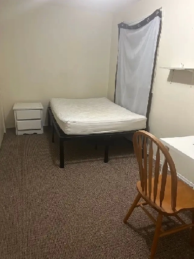 Bright Upstairs Bedroom for Rent Image# 1