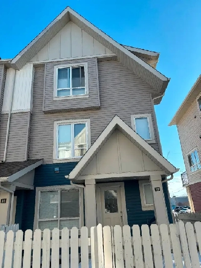 Full 3 story house for rent Image# 1