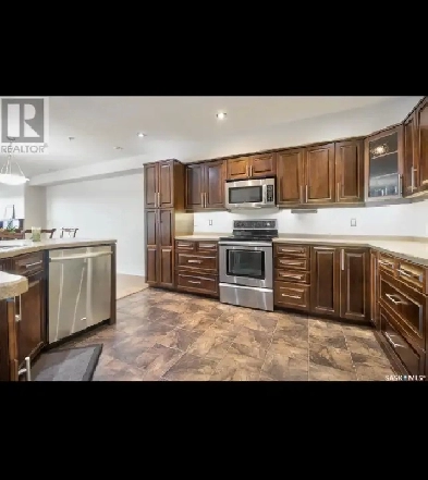 Executive River Front Condo Image# 5