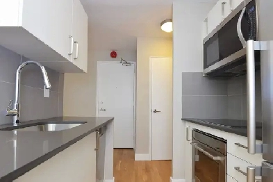renovated one bedroom, King and Jameson - ID 1677 Image# 2