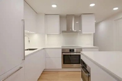 Westmount Estates, Bosch appliances, pool gym, sauna - ID 149 Image# 7