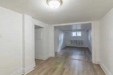 semi-basement 3 1/2, Queen Mary & CDN Near HEC - ID 1503 Image# 2
