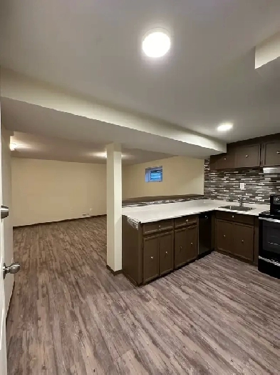 Legal 2 Bdrm Bsmt Suite NW Image# 2