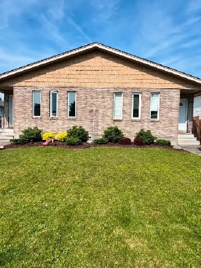 Available August 1, 5- Bedrooms, Semi-Detached -Woodcrest Area Image# 5