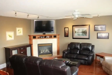 Room Rental in Spacious NW Valley Ridge Home Image# 7