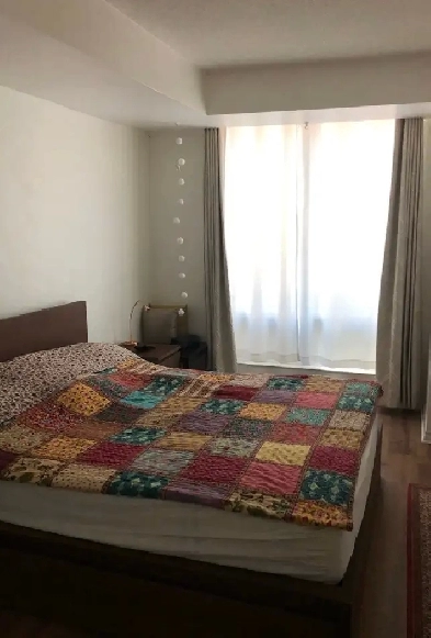 Spacious York Mills Condo with Den | Steps to Subway & Hwy 401 Image# 2