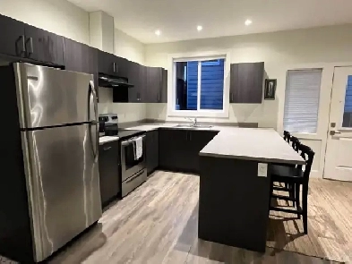 2BR   Den Bright, Spacious 2-Bedroom   Private Yard (Latoria/RB) Image# 10