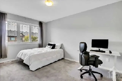 Room For Rent in 3 Bedroom House Image# 7