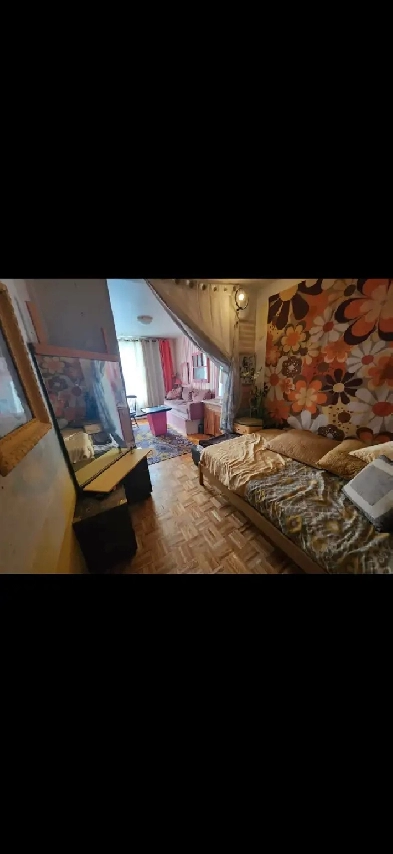 ROOM TO SHARE Image# 1