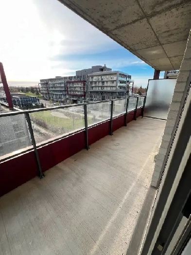 Lease Transfer - 1 Bedroom   DEN - Modern Apartment Image# 1