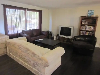 Couch For Stay $300.00/month, Penbrooke - Utls/Internet Included Image# 4