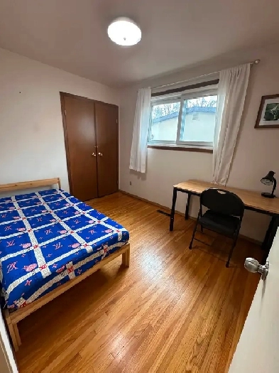Room main floor for student rent 