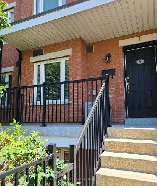 $2550:    2 BED TOWNHOUSE, JOHN ST/BAYVIEW, MARKHAM  ON L3T 0A7 Image# 2