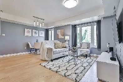 $2800:   2 1 BED Townhouse, John St/Bayview, Thornhill L3T 0A7 Image# 3