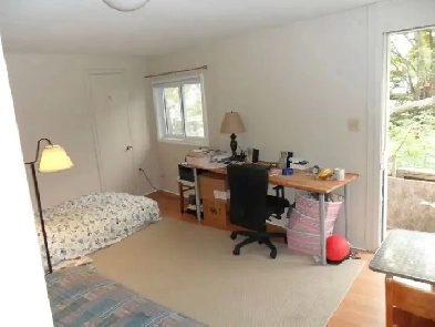 Students: Bachelor/Studio unit walk to Queen's available Sept 1 Image# 6