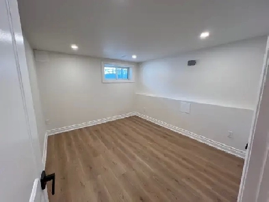1 Bed 1 Bath Basement Apartment in East York Image# 3