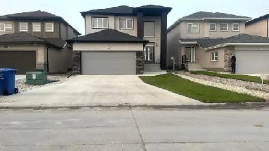 Beautiful 4 Bedroom house for rent in South Winnipeg Image# 11