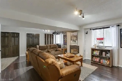 1 Bedroom with additional Bonus Sunroom for Rent. Image# 1