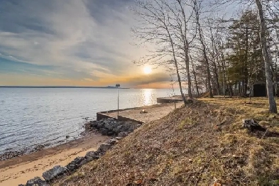 Private sand beachfront 6 Bed 3.5 bath potential ADU in garage Image# 1