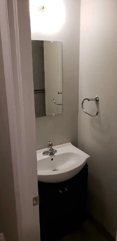 Two Bedroom apartment near York Uni (Water/Heat/Internet incl.) Image# 5