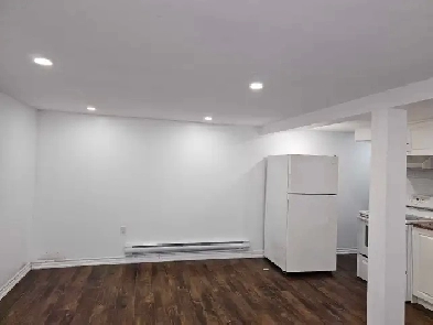 Open concept / Full washroom / Sep Ent / WiFi Image# 3