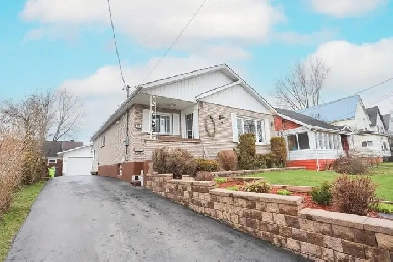 3 Bedroom Brick Bungalow Image# 8