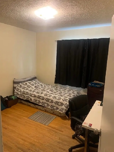 Private Room-Main Floor-Near University, CTrain, Female Only Image# 1