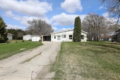 4 Bed, 1 Bath Home in La Broquerie Image# 1