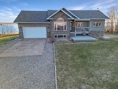 Lakefront Living on Jackfish Lake Image# 2