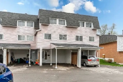 4-Bedroom Townhome in Bells Corners Image# 10