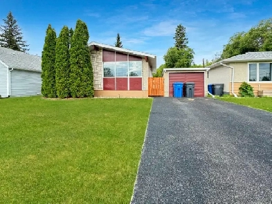 Well Maintained Bungalow with a Detached Garage! Image# 4