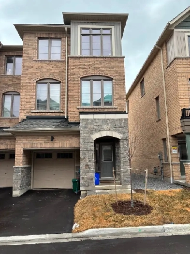 LOVELY NEW 3BEDROOM TOWN HOUSE FOR RENT BY THE LAKE PORT WHITBY Image# 1