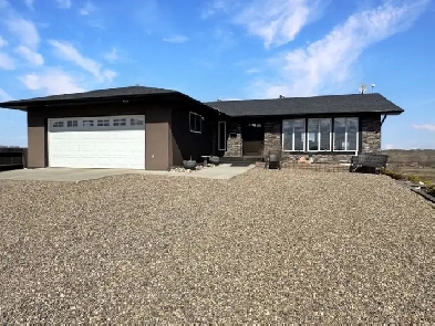 Dream Acreage with Guest Suite Just 5 Minutes from Battleford Image# 6